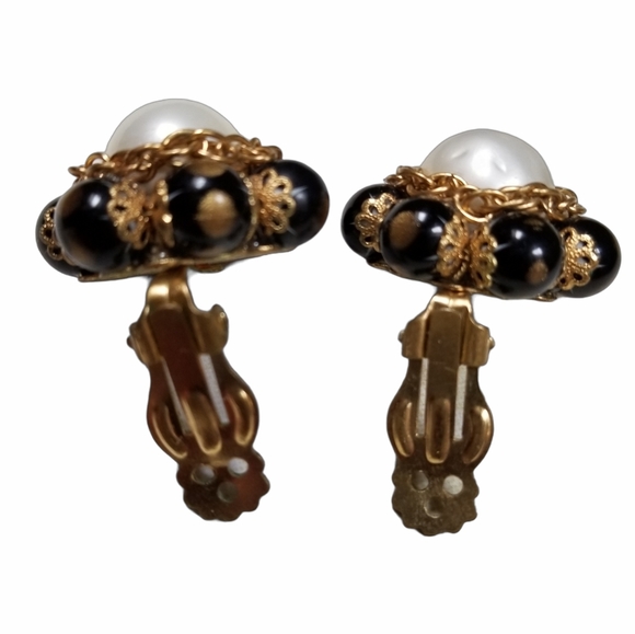 Vintage Art Glass Goldtone Clip On Earrings - Picture 4 of 8